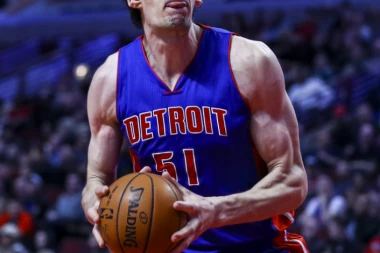 (VIDEO) Bobi "posterizovao" Tompsona!