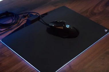 Cooler Masterova nova podloga za miša je živopisna i funkcionalna