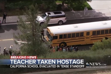 (VIDEO) PREBIO ĆERKINOG PROFESORA A PROFESORKU OTEO