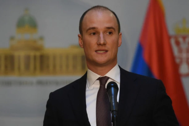 NOVE VARNICE U DS! Čovek blizak Lutovcu napao Balšu: Božović je "tetkica iz Ćuprije"