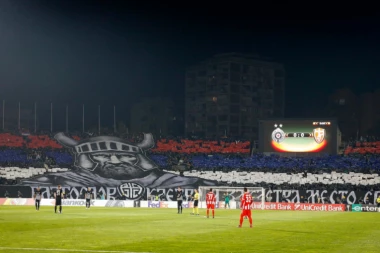 (VIDEO) CAR LAZAR NA JUŽNOJ TRIBINI: Evo kako su Grobari dočekali Skenderbeg!