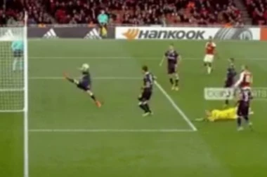 (VIDEO) DELIJE SLAVE FRANCUZA: Evo kako je Le Talek skinuo zicer Vilširu