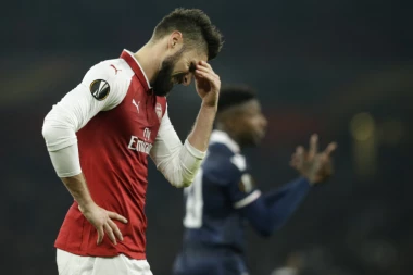 (FOTO) Evo kako su engleski mediji videli remi Zvezde i Arsenala