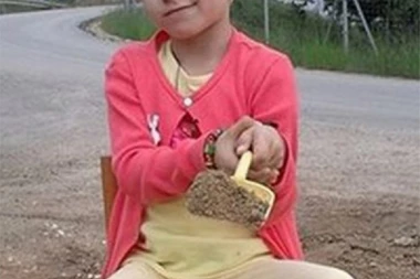 MALOJ PETRI (5) HITNO POTREBNA POMOĆ: Bori se sa kancerom!