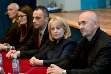 Ðukić Dejanović otvorila savetovalište za mlade u Kniću