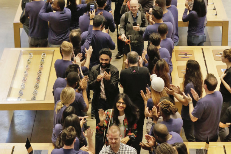 Prodavci aplaudiraju mušterijama u Njujorku