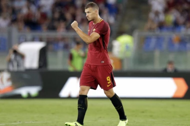 NAVIJAČI BESNI NA EDINA DŽEKU: Napadač Rome posle kiksa u Seriji A bio na koncertu Željka Joksimovića