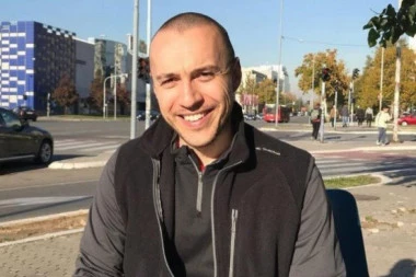 (VIDEO) Pevač proslavio 34. rođendan, a ONI su mu prvi čestitali: Bane Mojičević oduševio pratioce na Instagramu