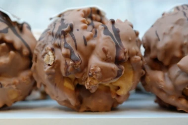 Fantazija egzotičnog ukusa: Čokoladni kolač bez pečenja!