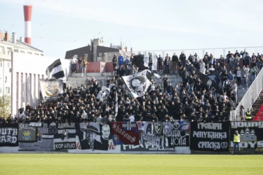 (FOTO) Upad u kasne sate: "Grobari" bakljadom na "Čairu" najavili finale Kupa!