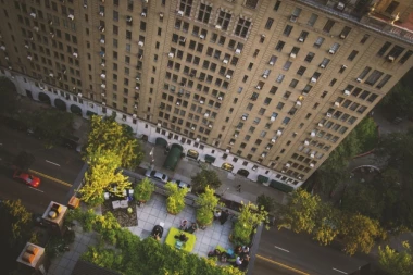 UŽAS NA PALILULI: SAMOUBISTVO SKOKOM SA TERASE