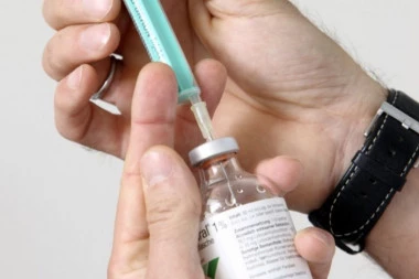 PROJEKAT VREDAN GOTOVO 2 MILIONA FUNTI: Kembridž na jesen testira vakcinu protiv korone