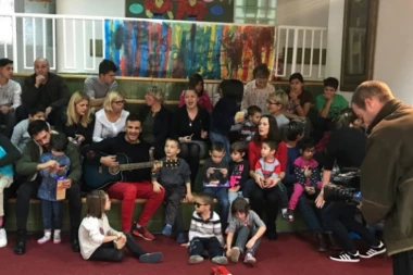 (VIDEO) "Lapsus band" uručio poklone nezbrinutoj deci!