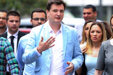 JOVANOV ODBRUSIO JEREMIĆU: Spiskao si 220.000 na šampanjac i kavijar, A PRIČAŠ O PENZIJAMA