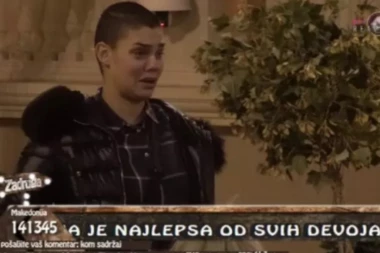 MINA PLAČE, ĐEKSON DRUGU ZASKAČE