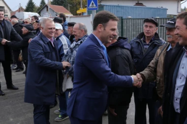 OBEĆANO - ISPUNJENO: Mali i Vesić obišli rekonstruisanu zdravstvenu stanicu u Prnjavoru