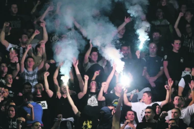 ABA ODRALA PARTIZAN  ZA MUTINE UVREDE I BAKLJE 12.200E