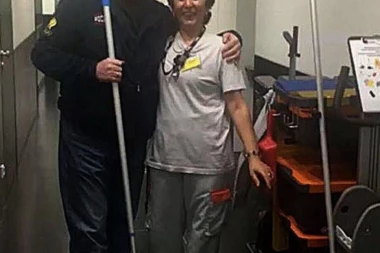 (FOTO) KARIĆ ČISTIO TOALETE U BEČU