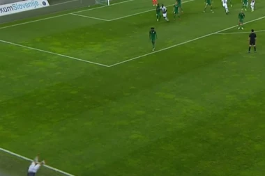 (VIDEO) NESTVARNA SITUACIJA U SLOVENIJI: Detalj sa fudbalske utakmice u Ljubljani postao planetarni hit