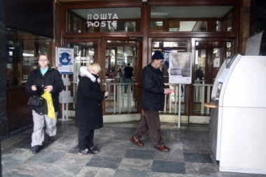 Mirno je uzeo novac i odšetao do centra Loznice: Ovako je izgledala pljačka Pošte usred bela dana