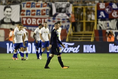 "Bili" su postali modri: HULIGANI NAPADAJU I PRETE FUDBALERIMA HAJDUKA!