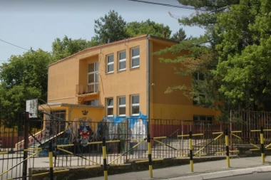 TERALI druga da im PIPA PENIS pa ga tukli i TRAŽILI NOVAC