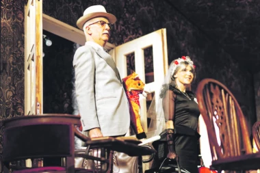 UBIJA NAS ONO ČEMU SE SMEJEMO