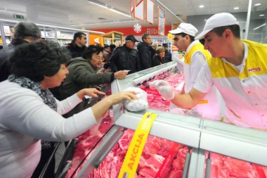 PAZITE GDE KUPUJETE MESO: Prodavali piliće zaražene salmonelom!