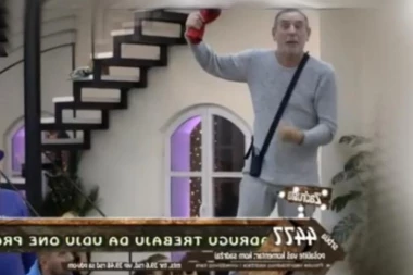 DA SE ČOVEK ISPOVRAĆA! Stavio čarape na POLNI organ i MASTURBIRAO usred Zadruge! (VIDEO)