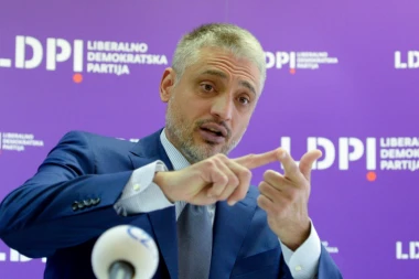 ČEDA JOVANOVIĆ: Zar možemo da izgledamo kao OZBILJNI POLITIČARI dok zapomažemo i prizivamo OEBS?!