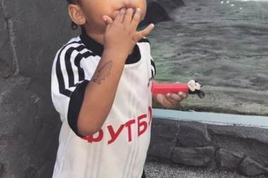 HIT: Sin Kim Kardašijan u dresu na ćirilici