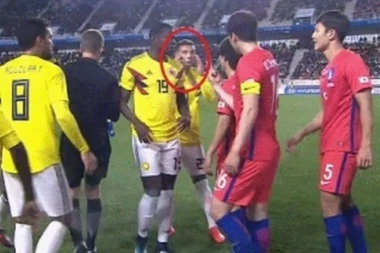 (VIDEO) SKANDAL U KOREJI: Rasistički ispad kolumbijskog fudbalera šokirao svet!