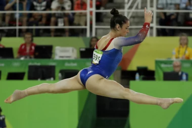 (VIDEO) SKANDAL KOJI JE POTRESAO AMERIKU: Timski lekar seksualno zlostavljao gimnastičarku tokom OI!