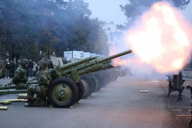 CEO SVET OBELEŽAVA DAN PRIMIRJA: Đorđević polaže venac kod Spomen-kosturnice branilaca