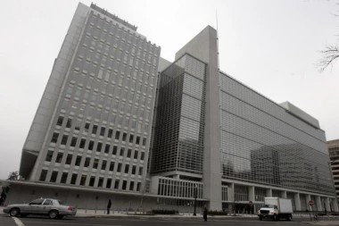 ŠEF KANCELARIJE SVETSKE BANKE: Dva koraka pred daljim napretkom Srbije