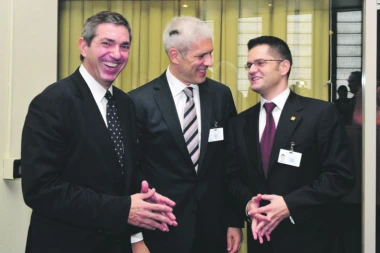 DEPEŠE VIKILIKSA OTKRIVAJU "ZASLUGE" BIVŠEG MINISTRA: Ovo je dokaz da je Vuk izdao Kosovo