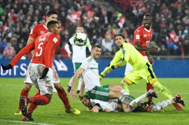 (VIDEO) Nepostojeći penal im doneo Mundijal: ŠVAJCARCI TEŠKOM MUKOM IZBACILI SEVERNU IRSKU