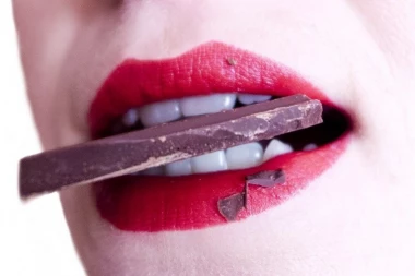 Znakovi upozorenja koji ukazuju da previše jedete slatkiše