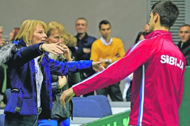 Novakova majka sve šokirala: KRILA SAM OD SINA DA SAM OPERISANA!