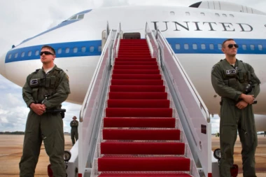 (VIDEO) POSKUPLJUJE IZ SATA U SAT: Odavde bi Tramp vladao da dođe do rata!