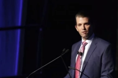 ŠTA PIŠE U PREPISCI TRAMPOVOG SINA SA VIKILIKSOM?!