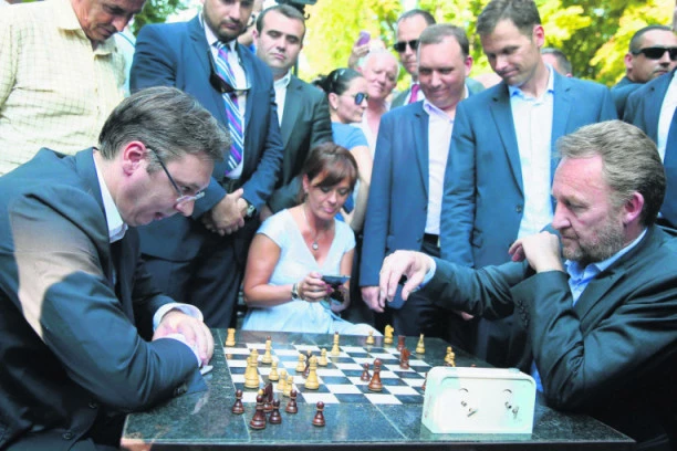 BOLJE DA JE ĆUTAO: Izetbegović osuo paljbu po Srbima, naneo gnev regiona na sebe