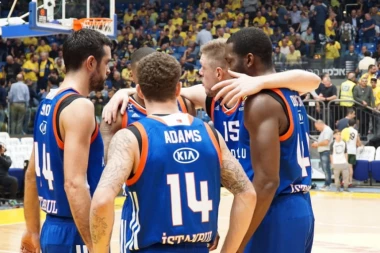 Loše vesti za Efes pred gostovanje u Beogradu