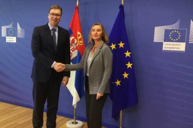 VUČIĆA U BRISELU PRIMILI MOGERINIJEVA I STOLTENBERG