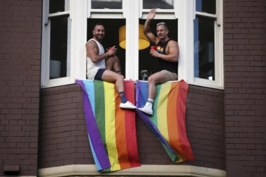 NEMCI UVELI TREĆI POL: Osim muškog i ženskog, sada postoji i "RAZLIČIT"