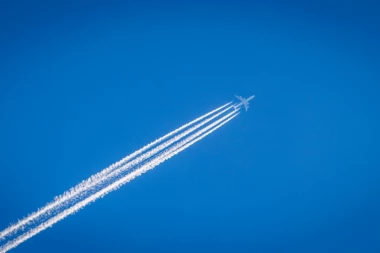 (VIDEO) LUDAK U BORBENOM AVIONU: Iz šale oduvao SVE sa plaže!