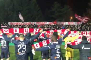 (VIDEO) Igrači Zvezde sa šalovima izašli pred navijače