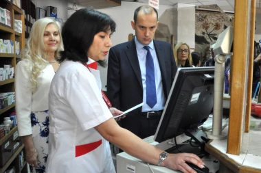 LONČAR APELUJE: Prijavite lekove koje vidite na pijaci!