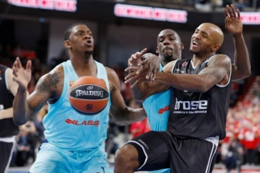 (VIDEO) DEBAKL ŠPANSKIH KLUBOVA: Bamberg nadigrao Barselonu, Armani šokirao Valensiju