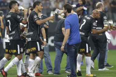 Nezapamćen skandal! Fudbaleri Korintijansa orgijom proslavili titulu!